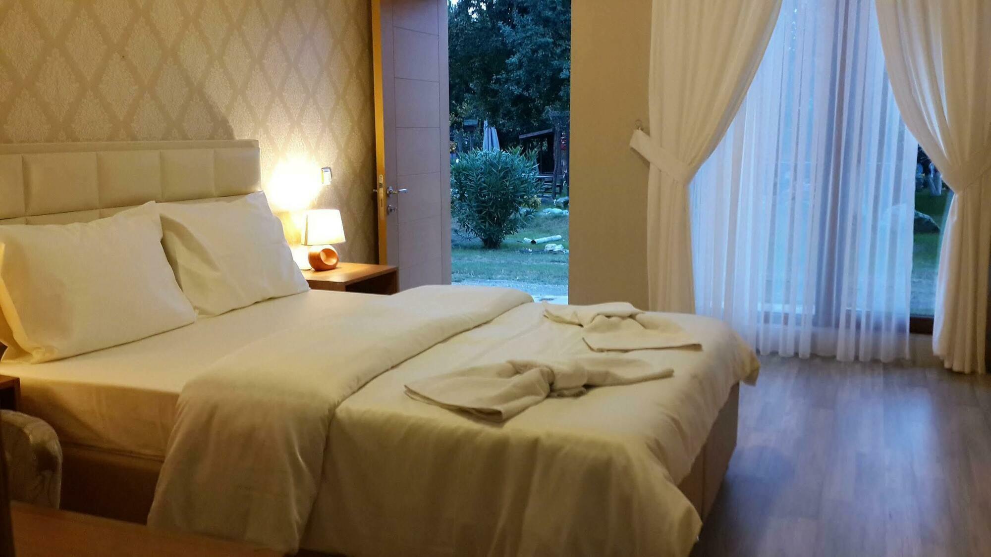 Sapanca Tas Ev Bed & Breakfast Darica  Exterior photo