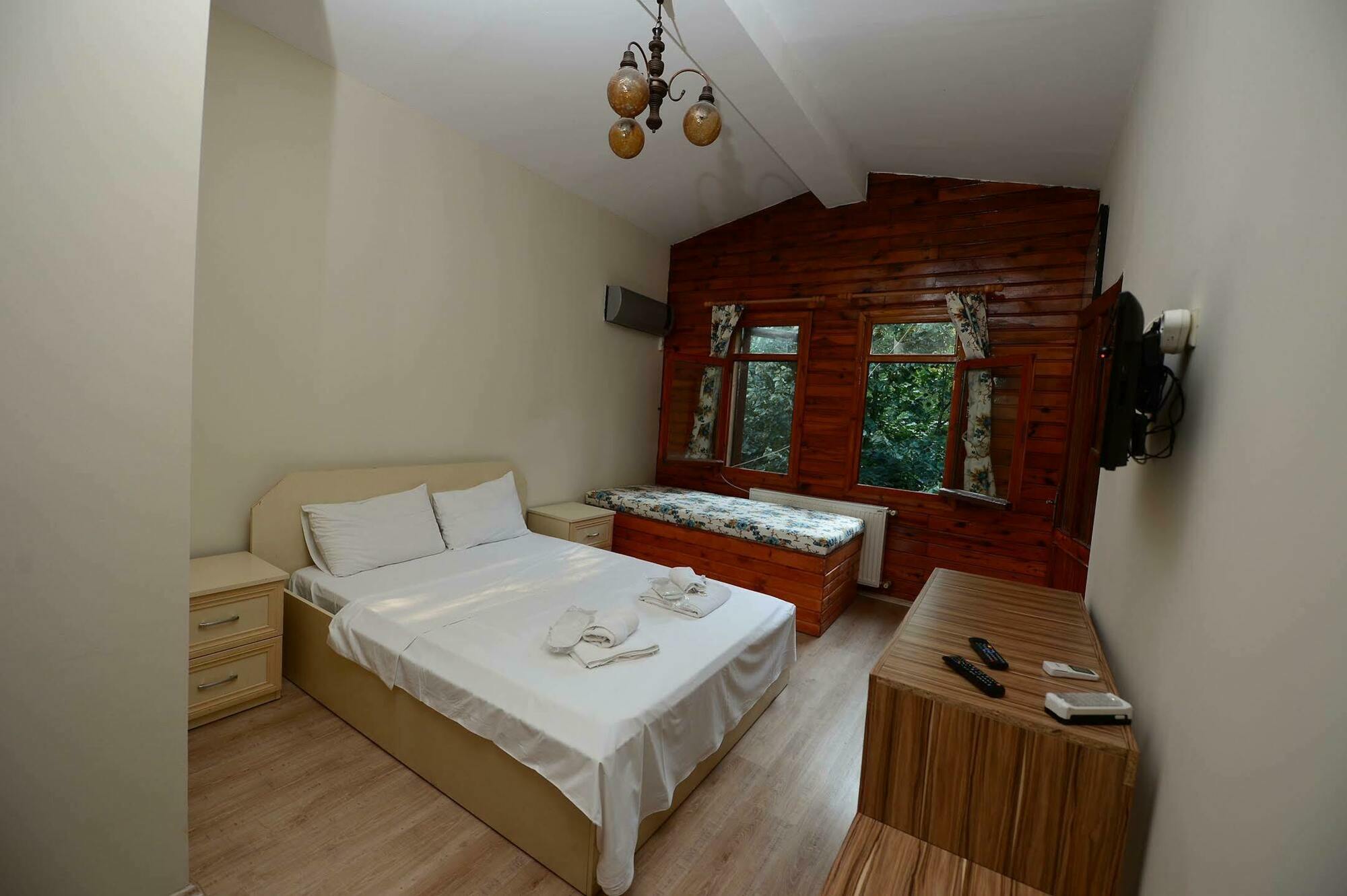 Sapanca Tas Ev Bed & Breakfast Darica  Exterior photo