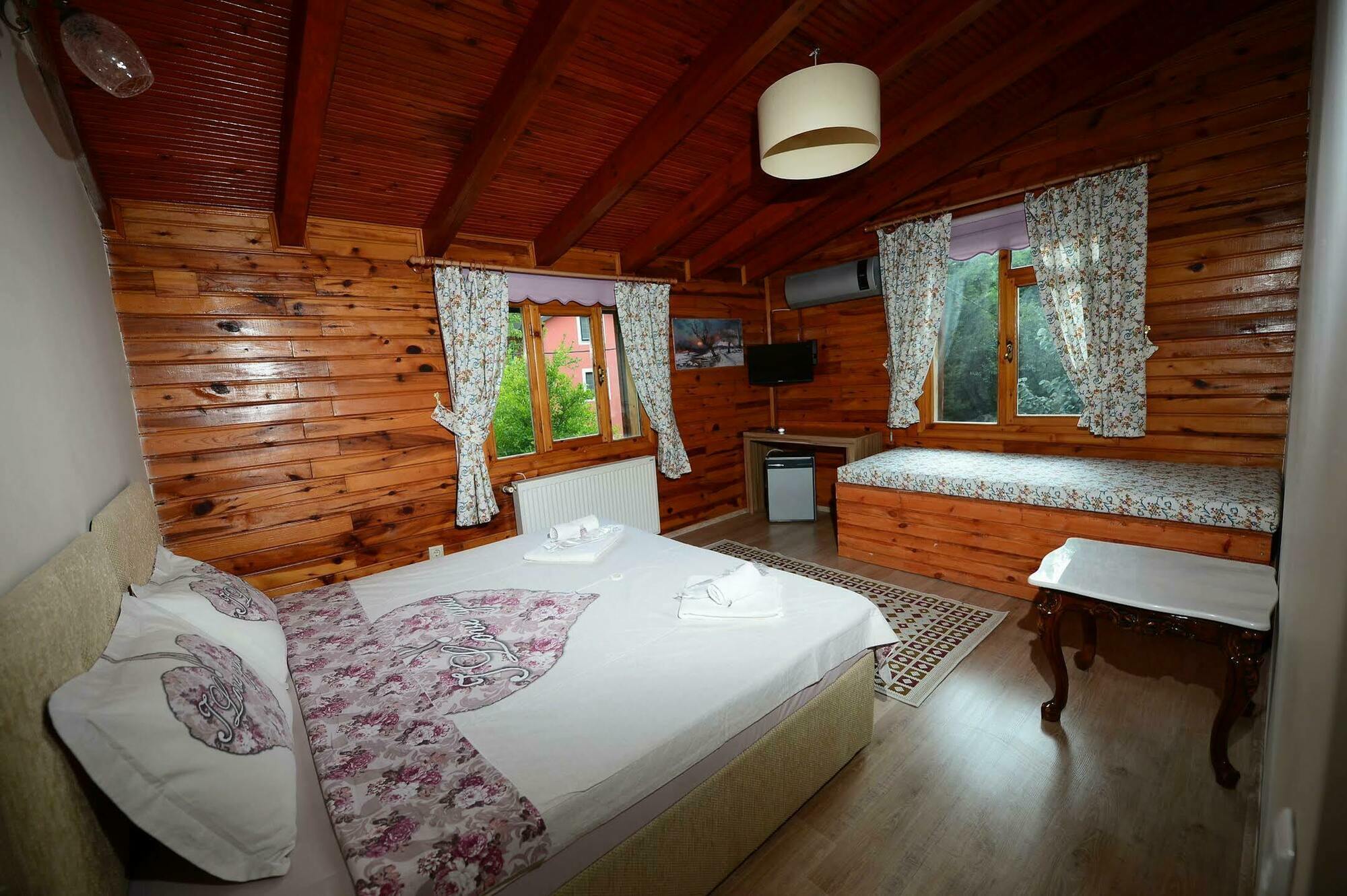 Sapanca Tas Ev Bed & Breakfast Darica  Exterior photo